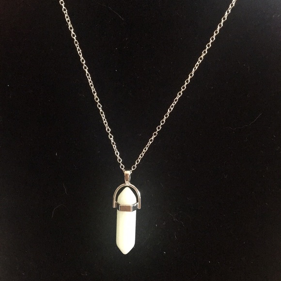 Glow in the dark crystal necklaces - Picture 2 of 3